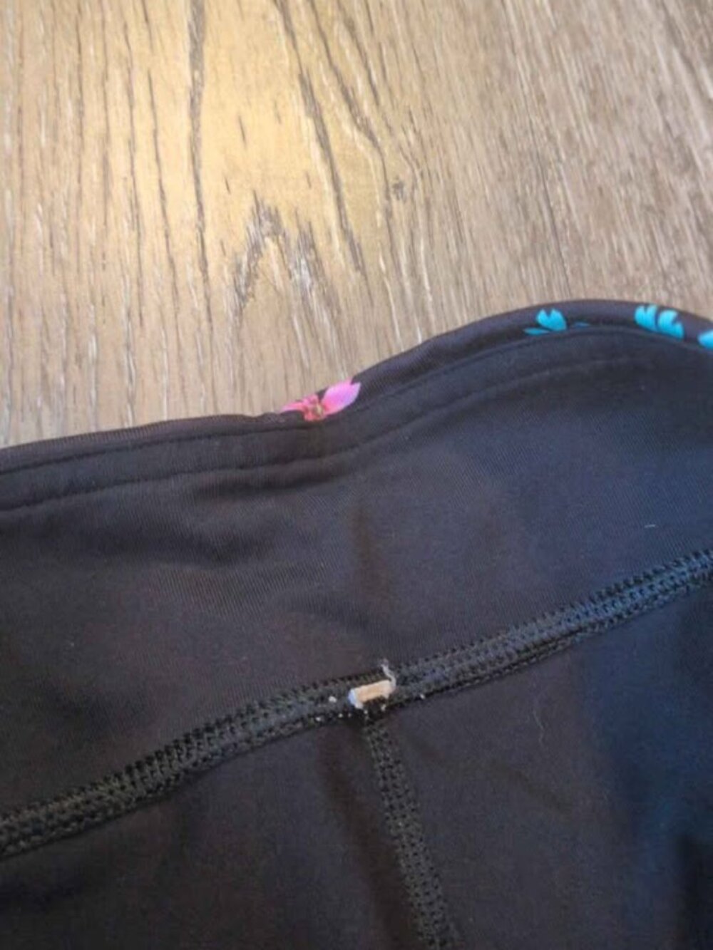 Lululemon black capri athletic pants with floral waistband size 2 - Picture 3 of 5